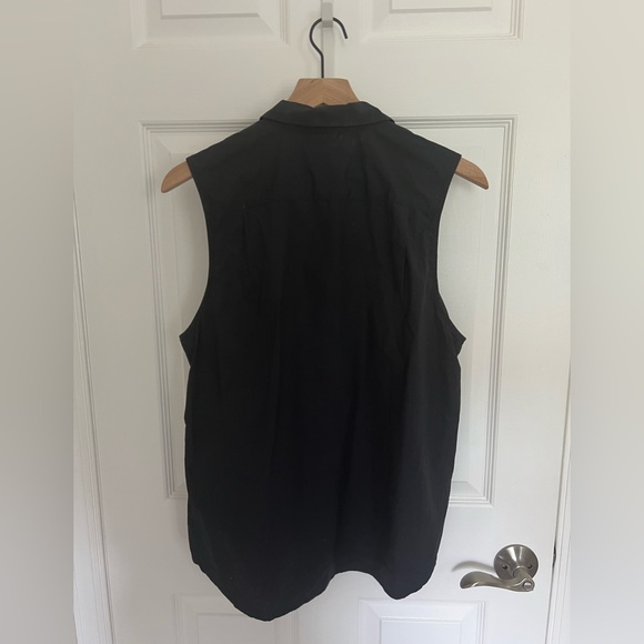 Everlane | The Poplin Sleeveless Button-Up Shirt - Picture 9 of 9